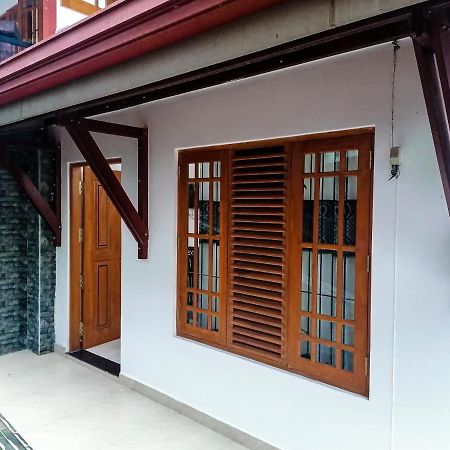 New White House Ratnapura Hotel Buitenkant foto