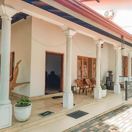 New White House Ratnapura Hotel Buitenkant foto