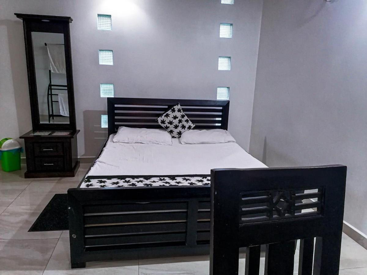 New White House Ratnapura Hotel Buitenkant foto