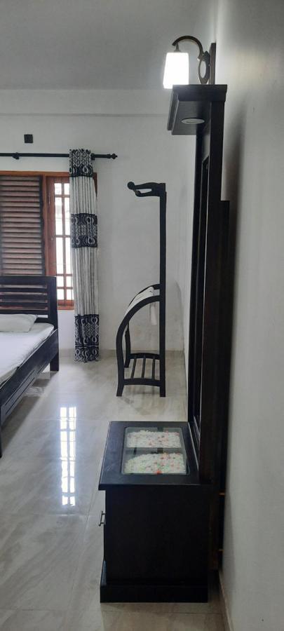 New White House Ratnapura Hotel Buitenkant foto